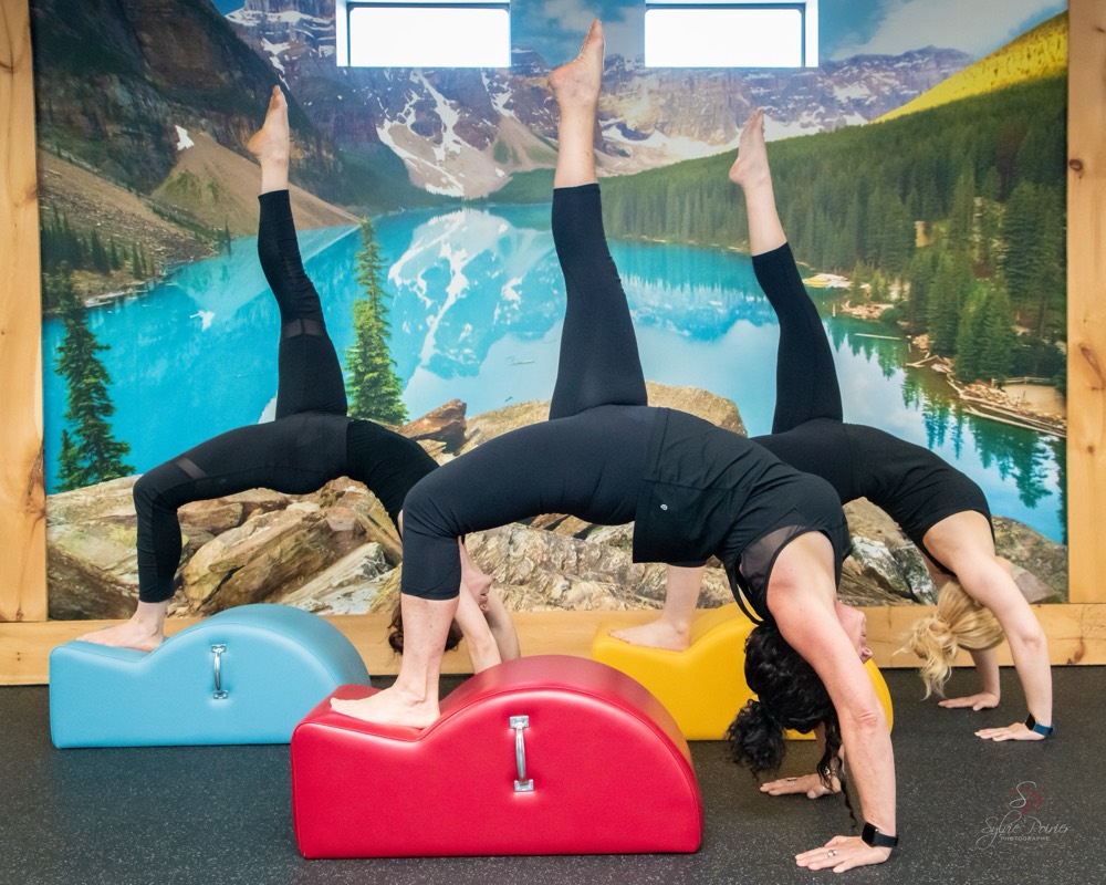 Exercices guidés sur appareils Pilates en petit groupe